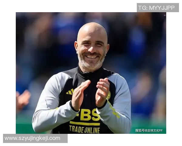 中年足球球星携手共聚经典时刻 展现不老传奇风采