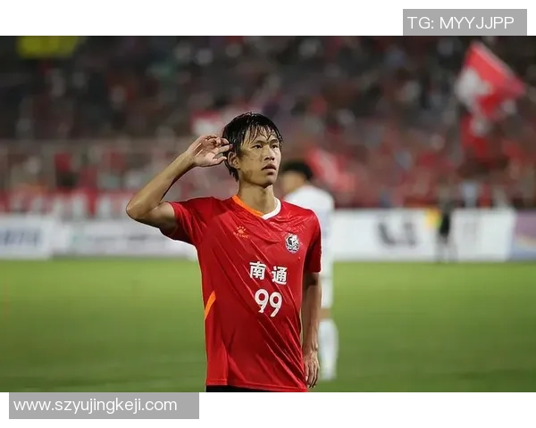 国足球星频频亮相绿茵场展现拼搏精神激励球迷热情助力中国足球发展